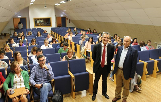 El director del Centro Asociado, Juan Carlos Menéndez Mato, y a su izquierda Gerardo Fernández
