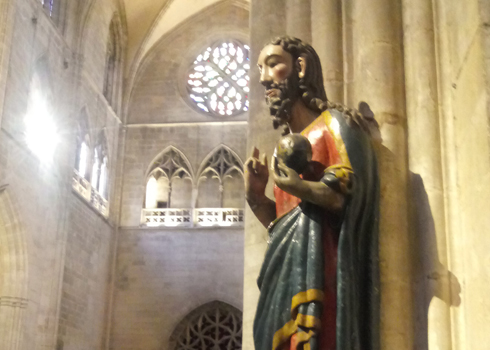 Talla de San Salvador en la Catedral de Oviedo. / JAVIER VIGIL