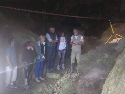 Visita a la cueva de Les Pedroses, guiada por Alberto MartÃ­nez Villa.